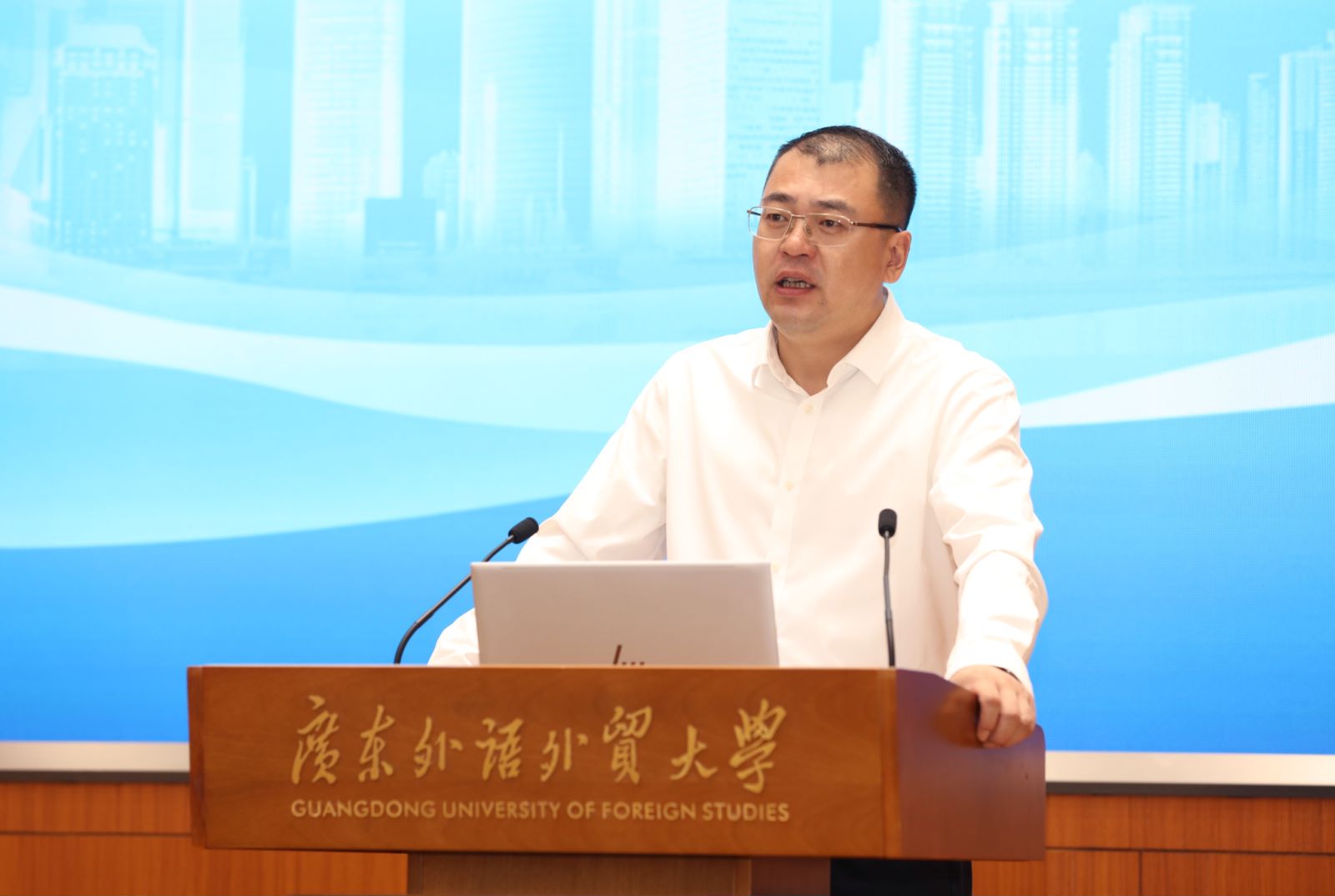 校長閆相斌.jpg